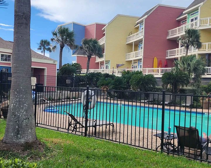 The Oceanfront Galveston Apartments — Photo 61