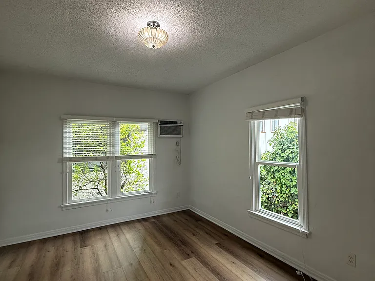1552 N Commonwealth Ave #4 — Photo 18