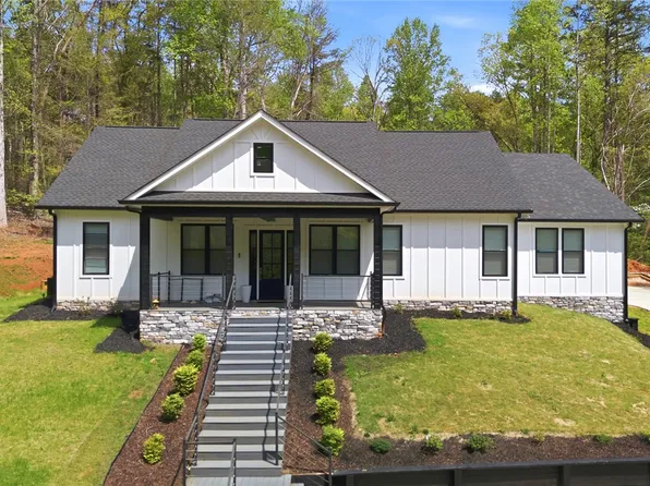 2585 Dr Johns Rd, Westminster, SC 29693