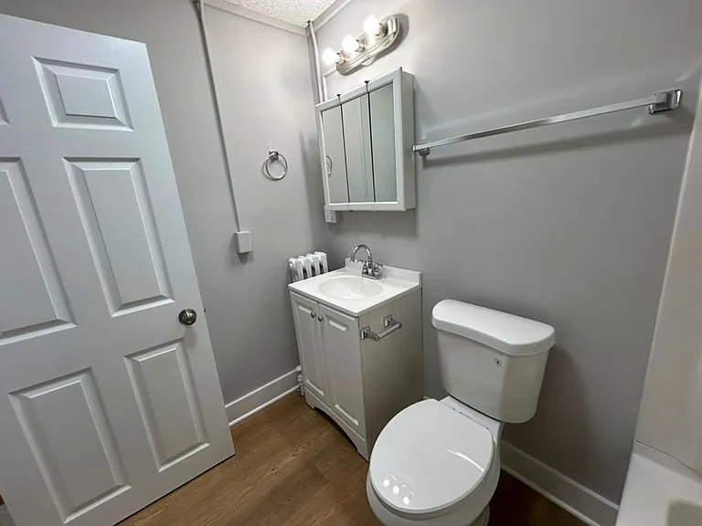 107 Broad St — Photo 6