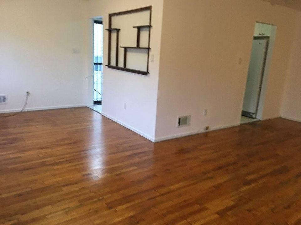 2nd image of 24052 67th Ave #2
