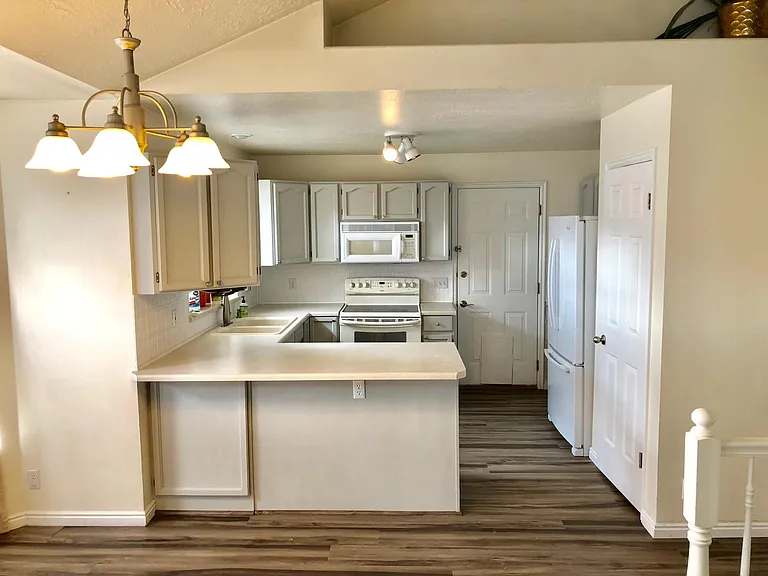 814 W Sweet Meadow Ln — Photo 3