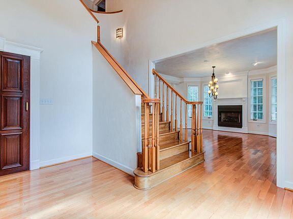 4th image of 1302 Belle Aire Ln SW