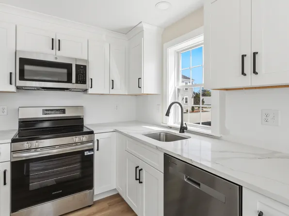 209 Main St #B, West Dennis, MA 02670