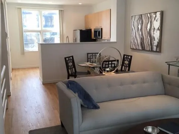 943 W Huron St Unit F, Chicago, IL 60642