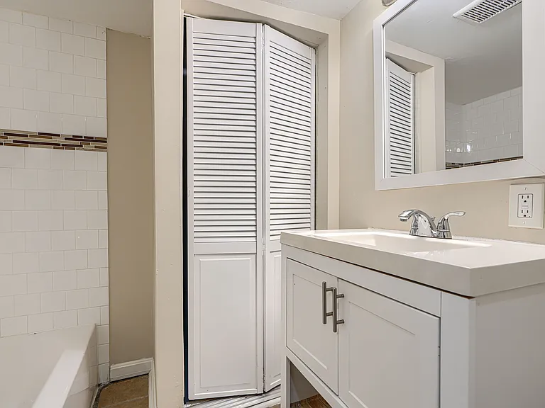 4041 Wilkens Ave #C — Photo 18