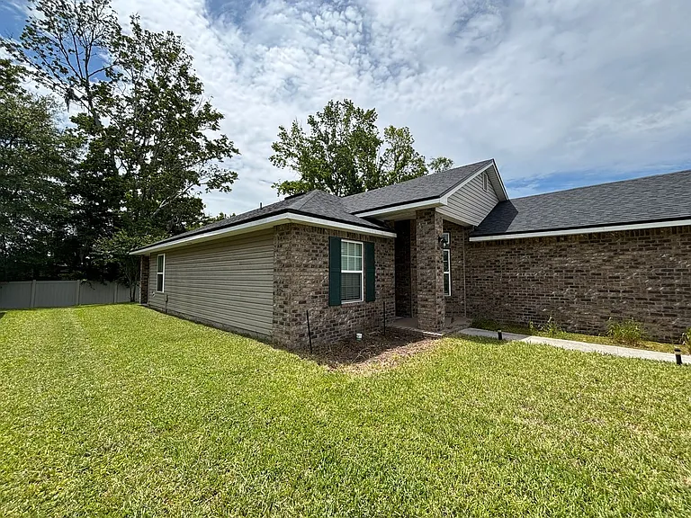 8112 Helmsley Blvd — Photo 2