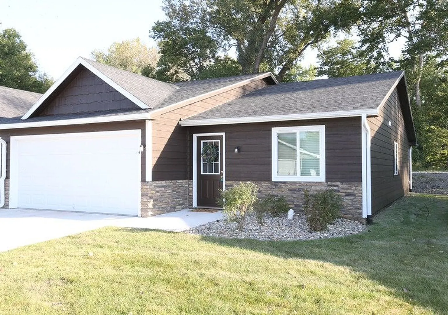 3 Bedroom, Single-story Townhomes for rent in Newton, IA — Photo 3