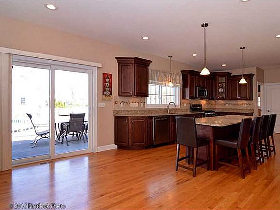 4th image of 103 Twin Birch Dr