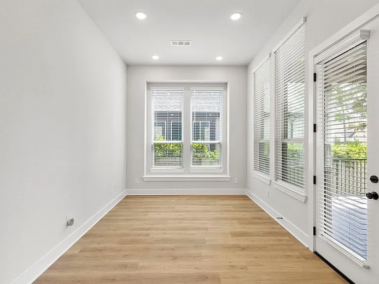 415 N Hillary Step Pl — Photo 15
