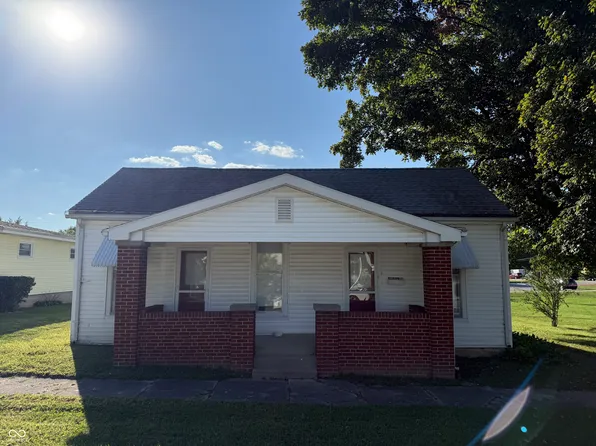 426 Walnut St, Hope, IN 47246