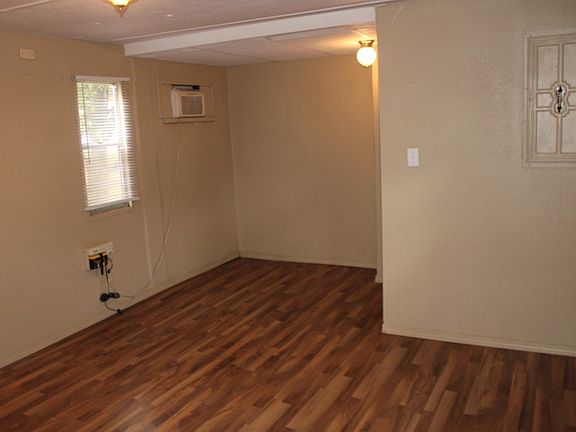5th image of 106 E Buck St