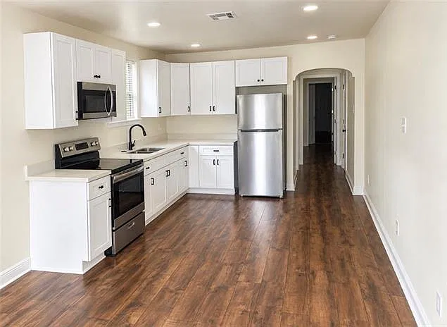 2 bed, 1.0 bath, 700 sqft, $1,395 — Photo 2