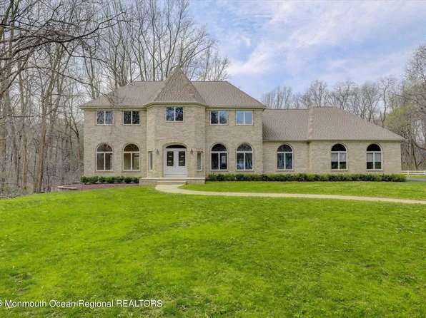 18 Oakcrest Court, Holmdel, NJ 07733