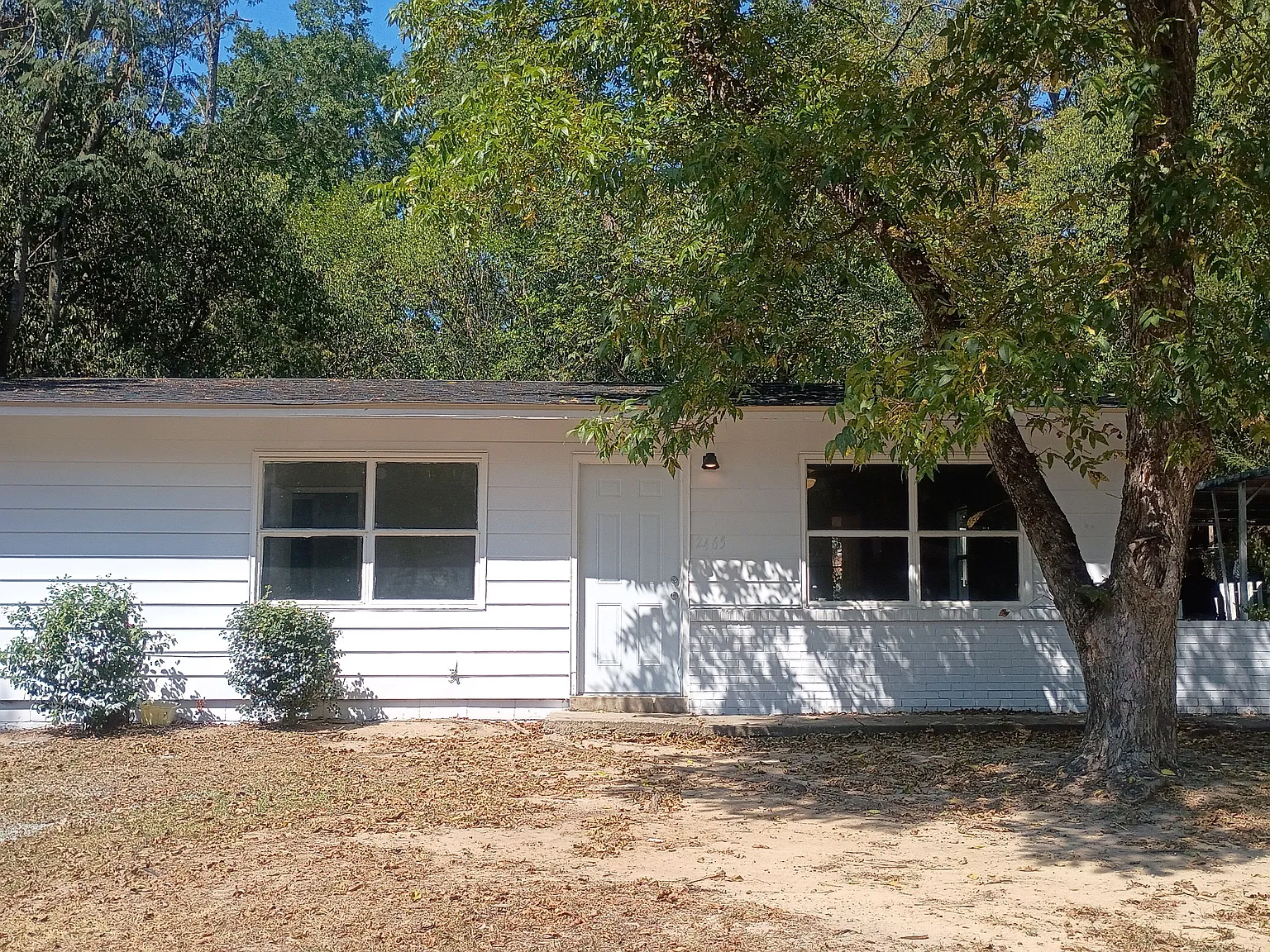 3 bed, 1000 sqft, $1,120 — Photo 1