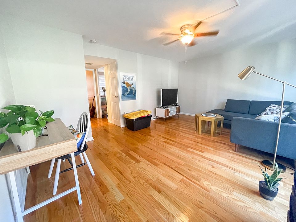 1st image of 2104 W Farragut Ave #A1