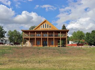 309 4th St NW, Kenmare, ND 58746