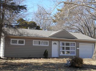 1943 SW Edgewater Ter, Topeka, KS 66604