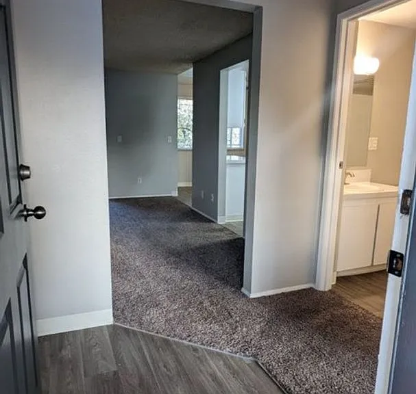 Stillwater Apartments — Photo 33