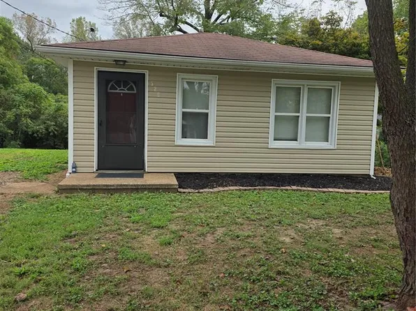 526 Valencia Dr, Belleville, IL 62223