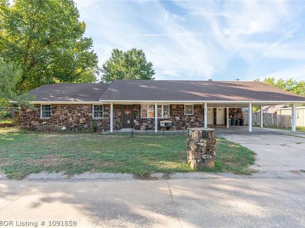 610 E Arch St, Paris, AR 72855