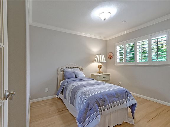 5th image of 186 Lester Ln