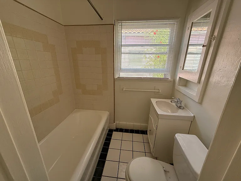724 S Mansfield Ave #728 — Photo 6