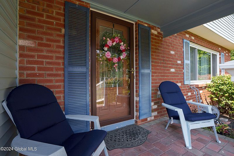 4th image of 15 Compton Road