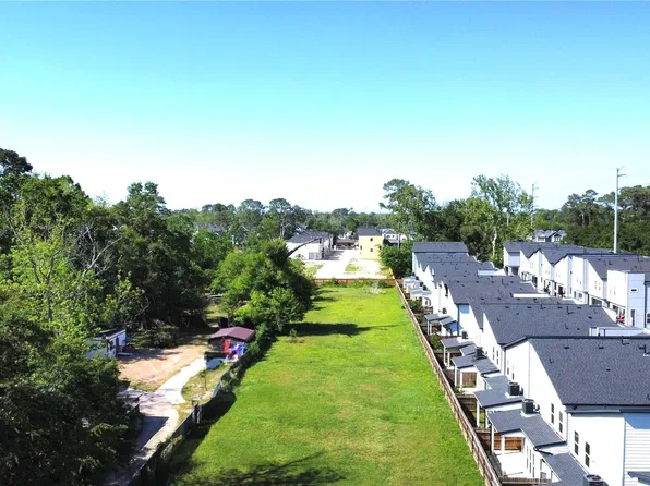1110 Paul Quinn St, Houston, TX 77091
