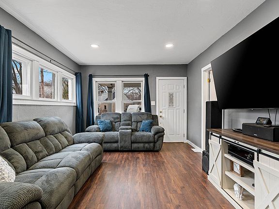 2nd image of 120 S Telulah Ave