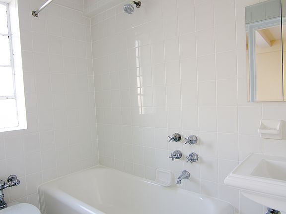 3rd image of 5 W 86th St APT 10E