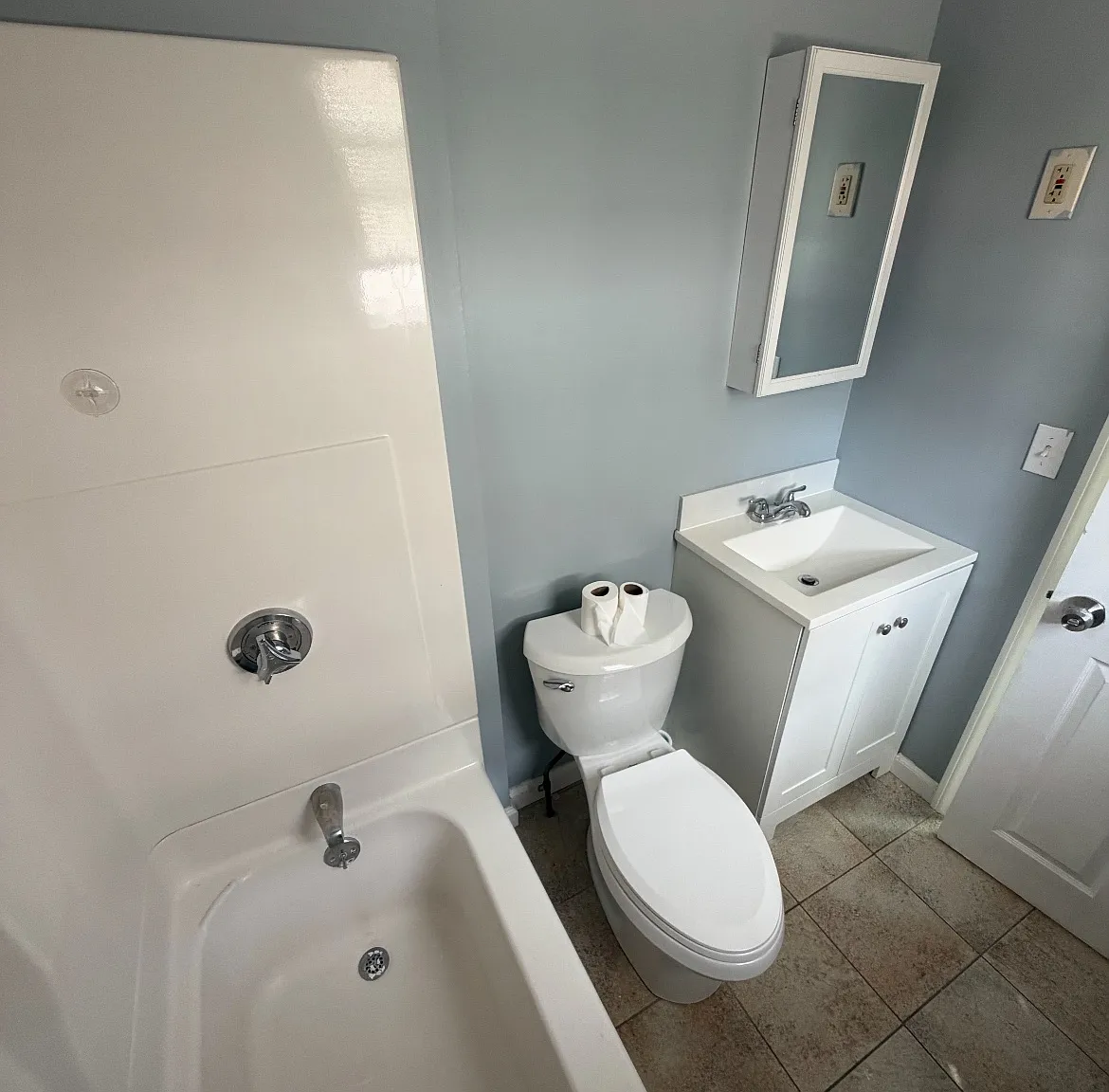 3 bed, 1350 sqft, $2,000 — Photo 3