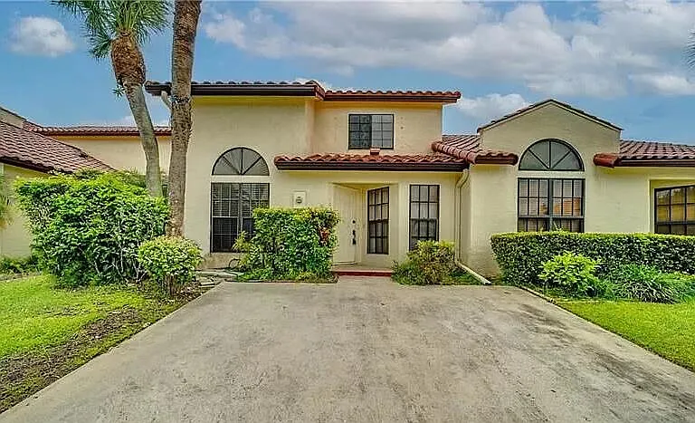 10300 Hidden Springs Ct — Photo 3