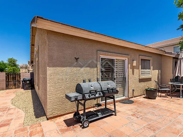 6631 E Rhodes St — Photo 27