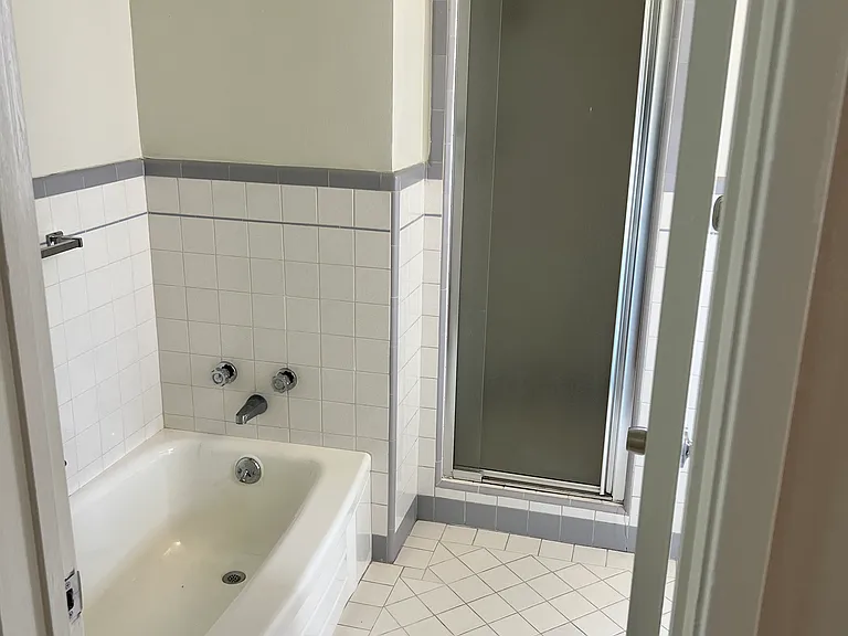 Bathroom - Pic1