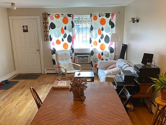 4th image of 15 Seigel Ct #1