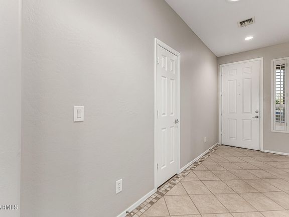 5th image of 2102 E YELLOWSTONE Place