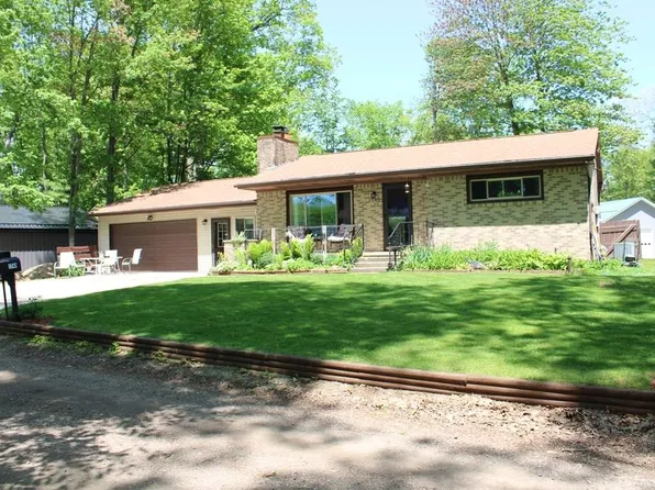 1749 Lake Dr, Harrison, MI 48625