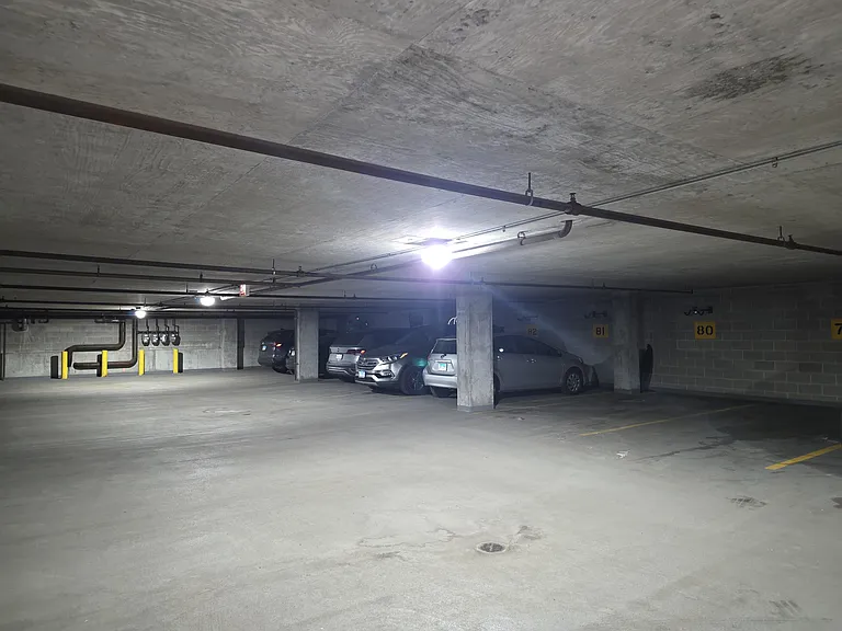 4350 N Broadway St — Photo 15