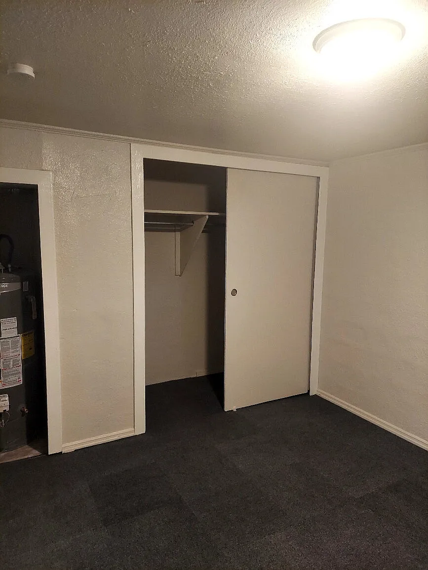 Building Photo - 702 Miller St #4