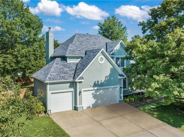 14581 S Greenwood St, Olathe, KS 66062