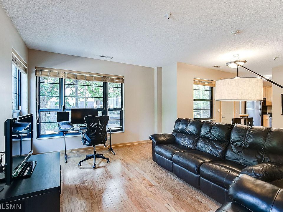 1st image of 820 Emerald St APT 105
