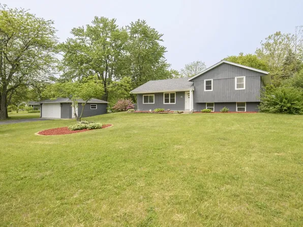 W305S8061 Ellen DRIVE, Mukwonago, WI 53149