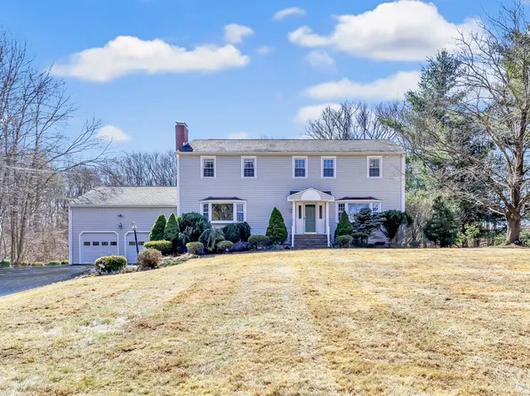 15 Winter Green Lane, Trumbull, CT 06611