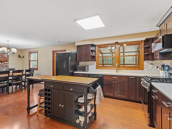 4th image of 436 Foster Rd