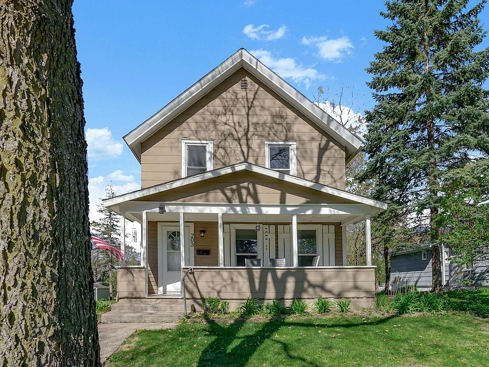 1st image of 203 2nd Ave NW