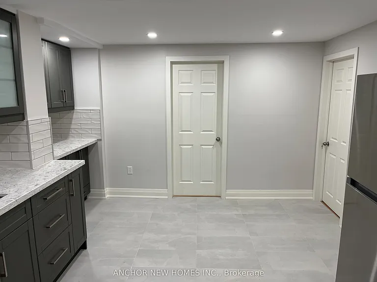 17 Applemore Rd #BASEMENT — Photo 3