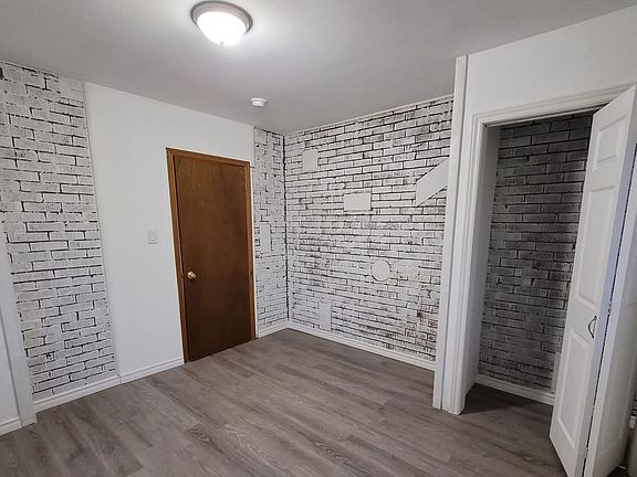 3rd image of 555 Ritson Rd S Unit B