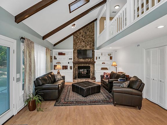 4th image of 417 Valley Springs Rd
