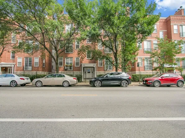 1322 W Belmont Ave #2W, Chicago, IL 60657